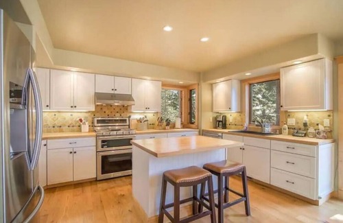 Tahoe Vista Cabin | Stunning Tahoe Views| Private Hot Tub | Game Room | Large Deck | 2 Minutes to Sandy Beach