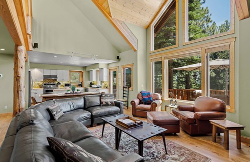Tahoe Vista Cabin | Stunning Tahoe Views| Private Hot Tub | Game Room | Large Deck | 2 Minutes to Sandy Beach