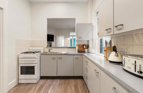 Millers Point Apartment | Stunning Terraced Apartment near the Sydney Opera House