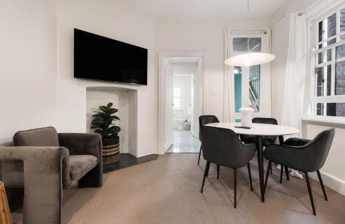Millers Point Apartment | Stunning Terraced Apartment near the Sydney Opera House