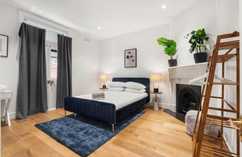 Millers Point Apartment | Stunning Terraced Apartment near the Sydney Opera House