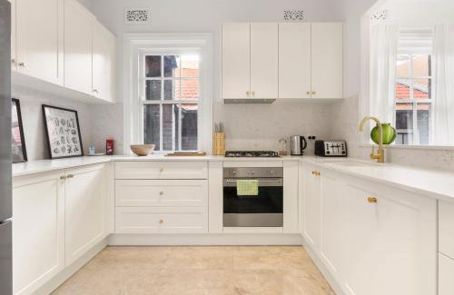 Millers Point Apartment | Stunning Terraced Apartment near the Sydney Opera House