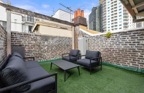 Millers Point Apartment | Stunning Terraced Apartment near the Sydney Opera House