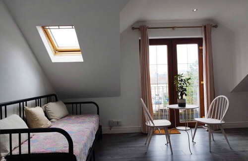 Queens Quarter Apartment | Stunning Top Floor 1-Bed Apartment, Belfast City Centre