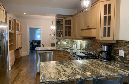 Riverdale House | Stunning Toronto 3 BR Prime Riverdale Home - WFH Ready