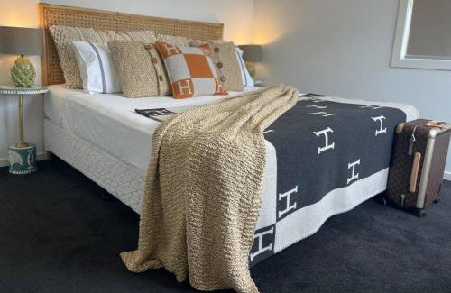 Melbourne House | Stunning Townhouse - 12 min CBD