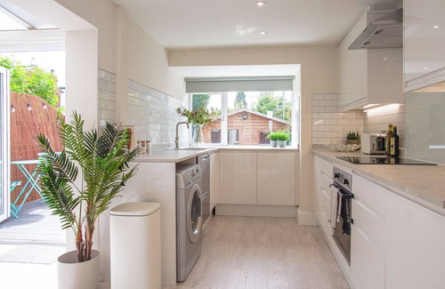 Cheltenham House | Stunning Townhouse with Large Garden