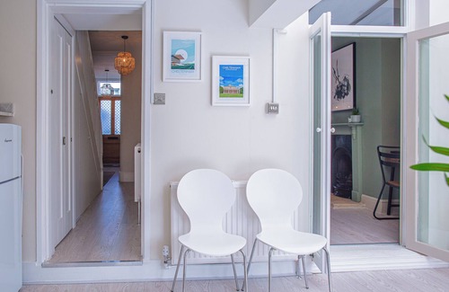 Cheltenham House | Stunning Townhouse with Large Garden