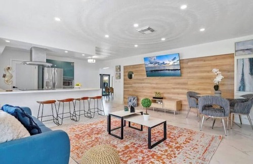 Miami Shores Villa | Stunning Tropical Villa - 4 Bedrooms with private pool