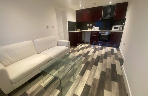 Truro Apartment | Stunning Truro 1-bed - Sleeps 2 & Parking