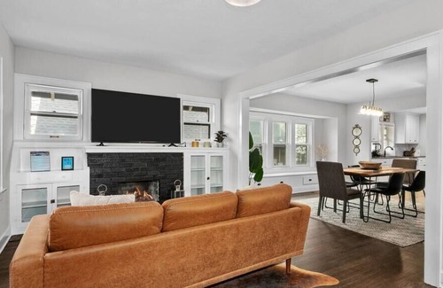 Plaza Westport House | Stunning Urban Oasis Walk to Nearby Attractions!