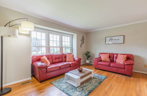 Fairfax House | Stunning Vacation Home /Screen Room/Private Theatre/Fire pit