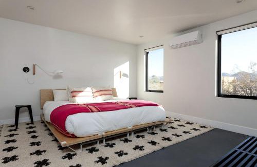 Joshua Tree House | Stunning Vacation Rental with Hot-tub and Fire place in Joshua Tree, California