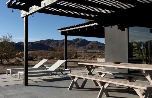 Joshua Tree House | Stunning Vacation Rental with Hot-tub and Fire place in Joshua Tree, California