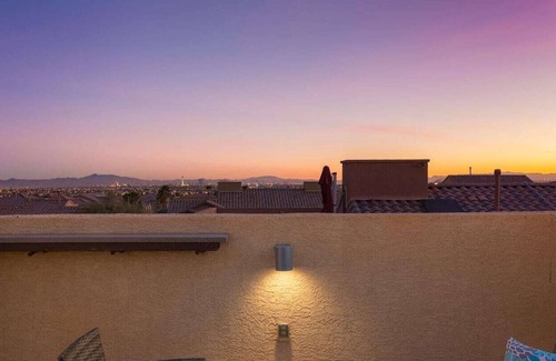 North Las Vegas House | Stunning Vegas Skyline View, Rooftop Deck - 4B/3B