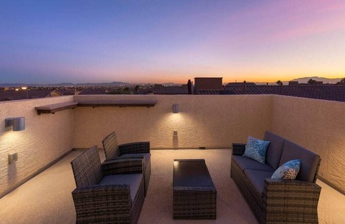North Las Vegas House | Stunning Vegas Skyline View, Rooftop Deck - 4B/3B