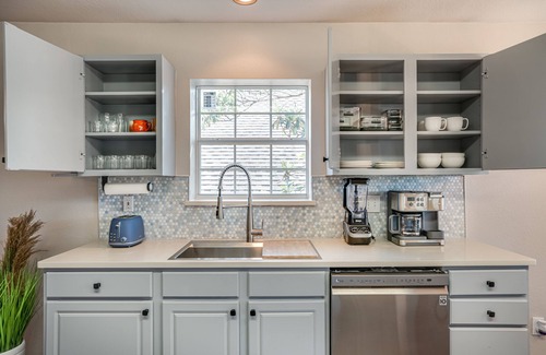 Crownridge of Texas House | Stunning View at the Rim! Gated and CLEAN! 6 Flags, La Cantera, Top Golf <1mi