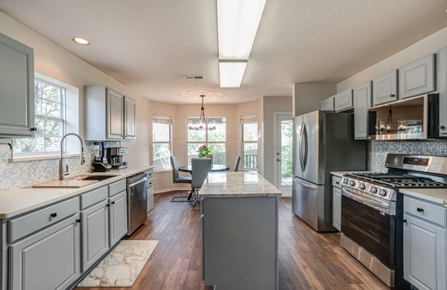 Crownridge of Texas House | Stunning View at the Rim! Gated and CLEAN! 6 Flags, La Cantera, Top Golf <1mi
