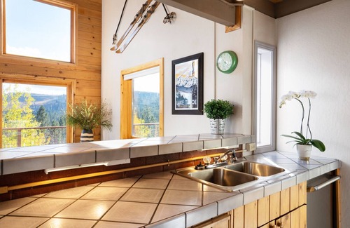 Truckee House | Stunning View Home in Truckee