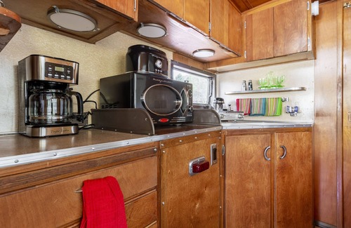 Weaverville House | Stunning View. Romantic Airstream, Sauna, Fire Table, Hot Tub, Cold Plunge