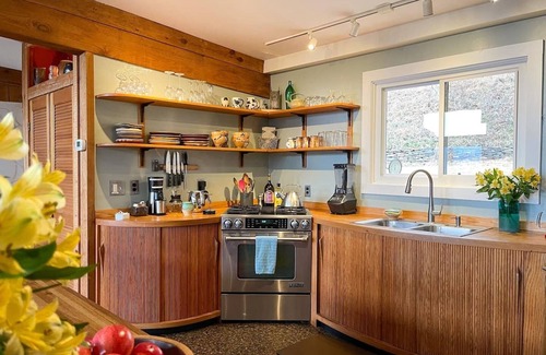 Bakersville Cabin | Stunning Views: 2 King Suites+Fire Pit+Fast Fiber Optic Internet