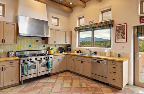 Santa Fe House | Stunning views| 3 Patios| Private and Secluded| Easy Access to Trails