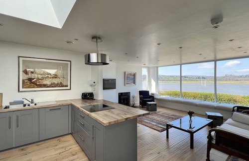 Bankend House | Stunning views and stylish accommodation at Shorepark Cottage.