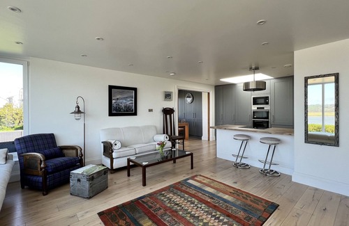 Bankend House | Stunning views and stylish accommodation at Shorepark Cottage.