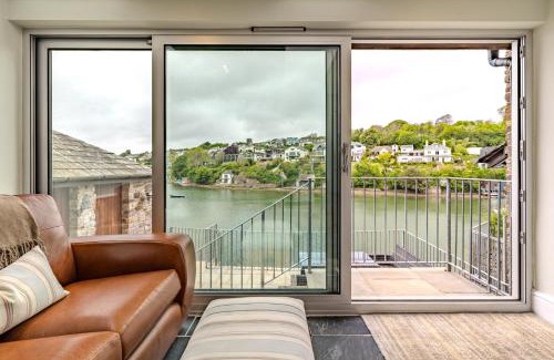 Noss Mayo House | Stunning Views from this cosy Dog Friendly Riverside Cottage in Noss Mayo