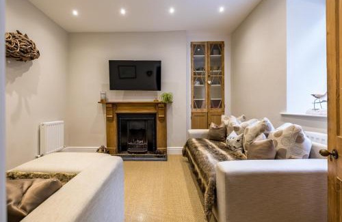 Noss Mayo House | Stunning Views from this cosy Dog Friendly Riverside Cottage in Noss Mayo