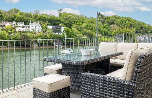 Noss Mayo House | Stunning Views from this cosy Dog Friendly Riverside Cottage in Noss Mayo