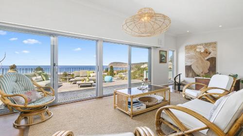 Copacabana House | Stunning Views, Heated Plunge Pool and Walking Distance To Beach