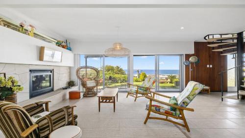 Copacabana House | Stunning Views, Heated Plunge Pool and Walking Distance To Beach