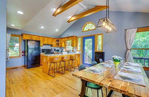 Murphy Apartment | Stunning Views - Hot Tub - Fire Pit - Grill