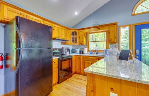 Murphy Apartment | Stunning Views - Hot Tub - Fire Pit - Grill