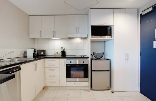 Takapuna Resort | Stunning Views Kitchen Gym Swimming Pool Car Park