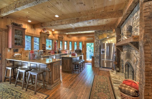 Blairsville Cabin | Stunning views! Luxury Mountain Retreat. Main lodge PLUS separate guest house.