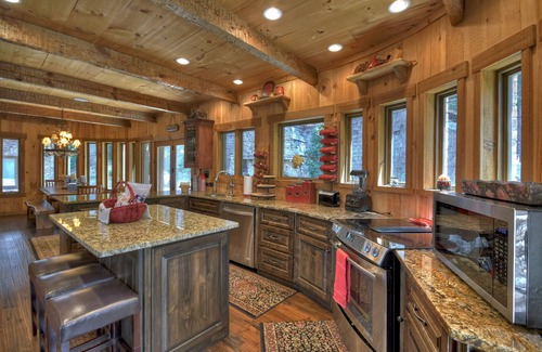 Blairsville Cabin | Stunning views! Luxury Mountain Retreat. Main lodge PLUS separate guest house.
