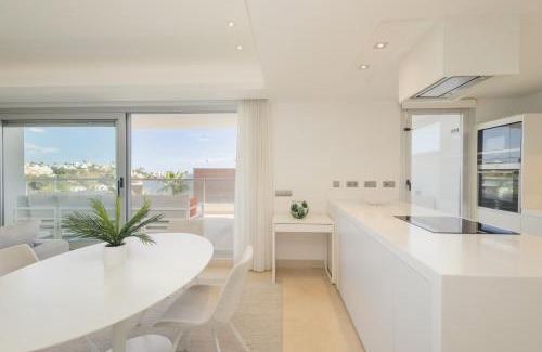 Benahavis Apartment | Stunning views of mountains, sea, golf and lake