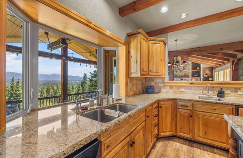 McCall Cabin | Stunning views of Payette Lake and Surrounding Mountains