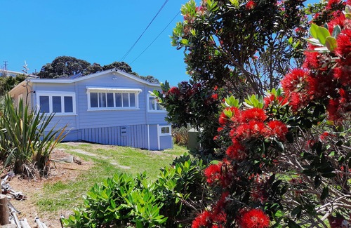Oneroa House | Stunning views over Oneroa Bay
