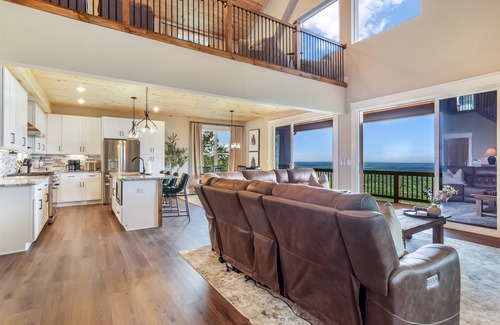 Ranger Cabin | Stunning Views | Sauna | Hot tub | Bar- 2 Kitchens