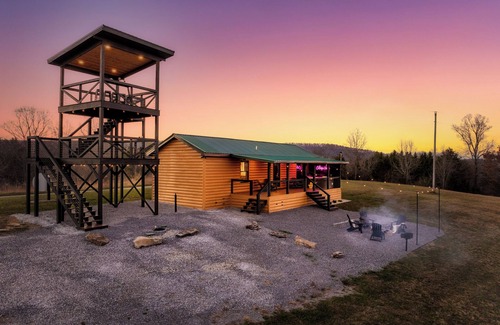 Wartburg Cabin | Stunning Views! Tower & HotTub