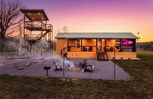 Wartburg Cabin | Stunning Views! Tower & HotTub