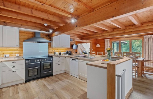 Torlundy House | Stunning villa for 10 people with WIFI, pets allowed and parking