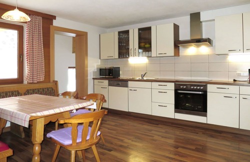 Burgstall Villa | Stunning villa for 14 people with WIFI, TV, balcony and parking