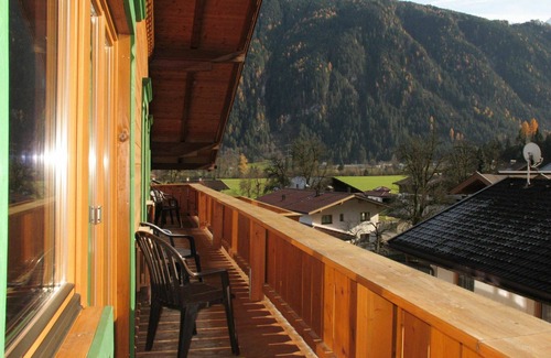Burgstall Villa | Stunning villa for 14 people with WIFI, TV, balcony and parking