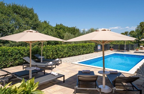 Tribulje House | Stunning villa for 10 guests with A/C, private pool, WIFI, TV, terrace, pets allowed and parking
