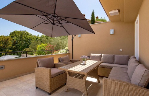 Tribulje House | Stunning villa for 10 guests with A/C, private pool, WIFI, TV, terrace, pets allowed and parking