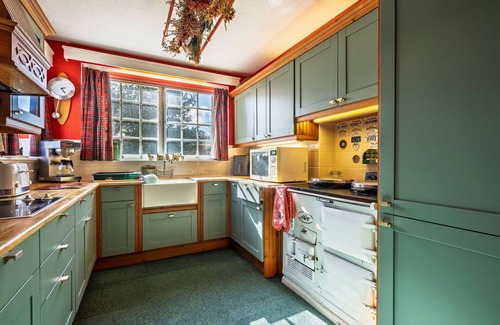 Banff House | Stunning villa for 10 people with WIFI, TV, terrace and parking